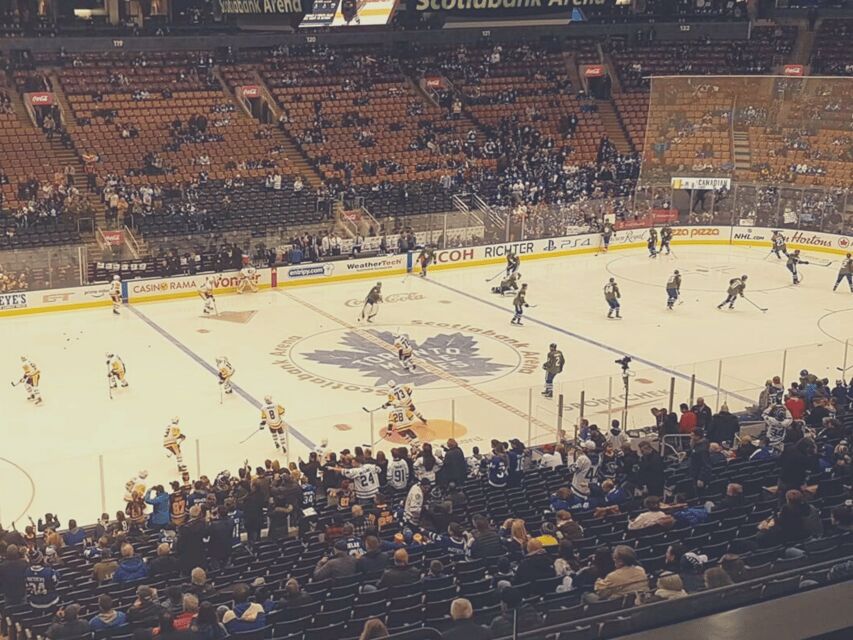 Toronto: Toronto Maple Leafs Game Ticket at Scotiabank Arena - How to Arrive, Settle In, and Enjoy the Crowd
