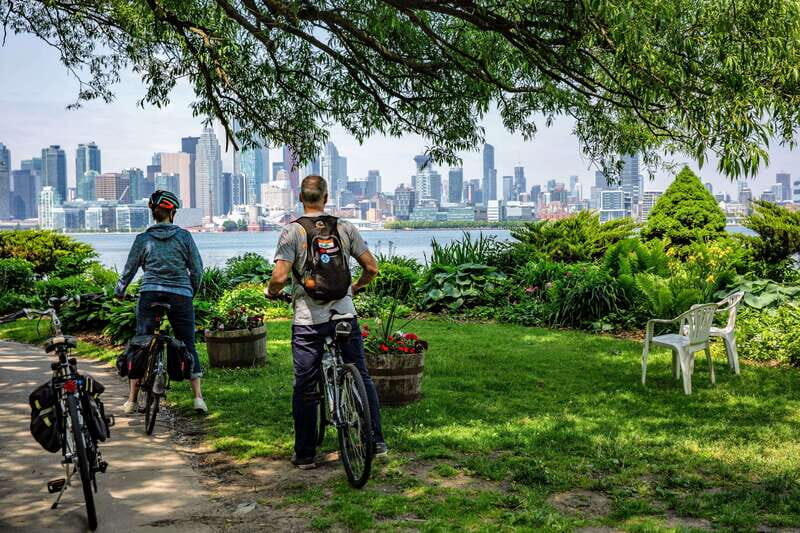 Toronto Waterfront and Islands Guided Bicycle Tour - Distillery District Quick Hits: More Than a Pretty Start