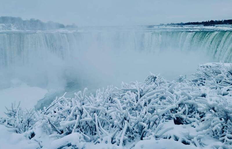 Toronto: Winter Niagara Falls Tour with Attractions Package - Getting your photos right: how the timing helps