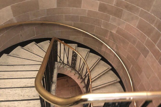 Underground Toronto PATH Tour - Shopping Concorse and the City Government Area: Why the Route Makes Sense